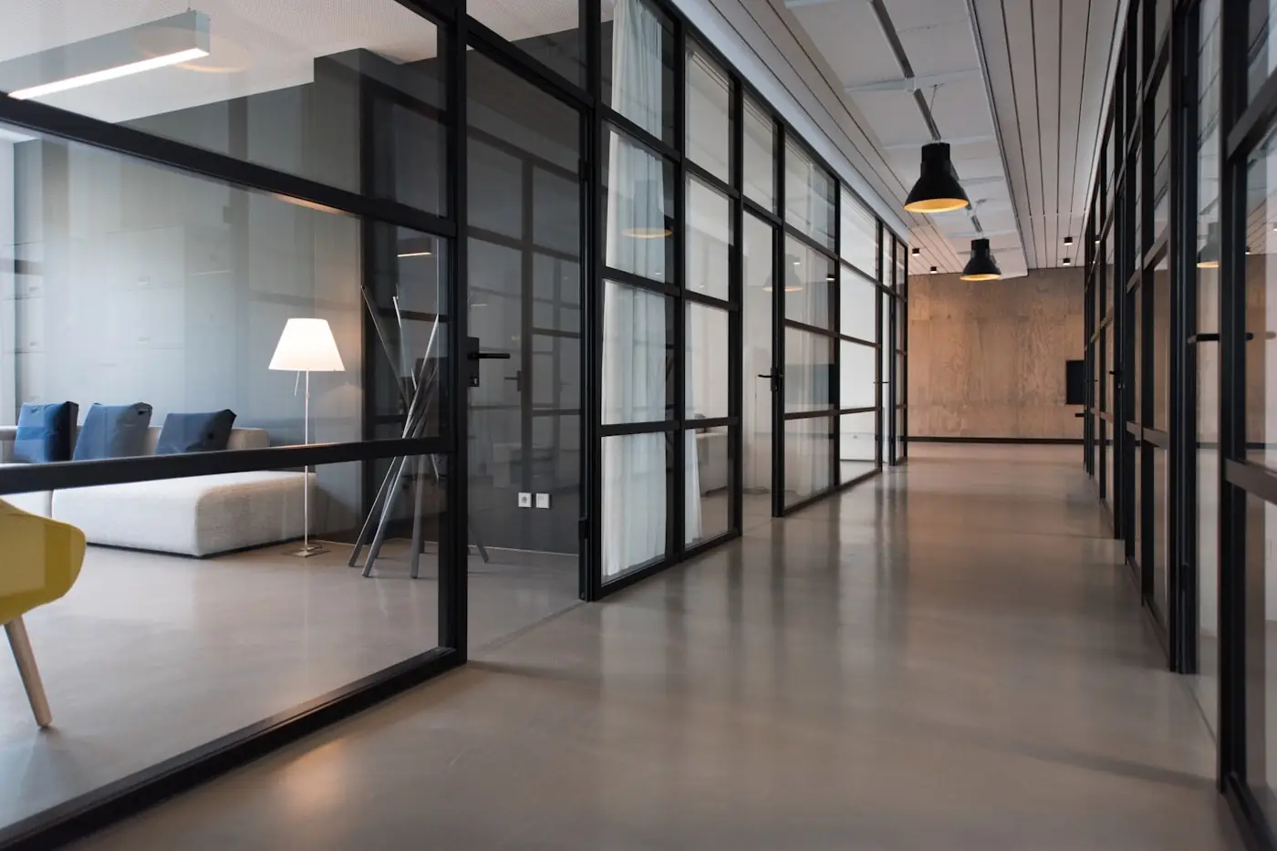Glazed corridor in a completed workplace